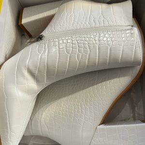 Seven Dials White Crocodile Boots. Size 10.